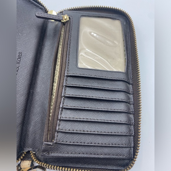 Michael Kors Zip Wallet in MK PrInt and wristlet. GUC - Picture 5 of 12